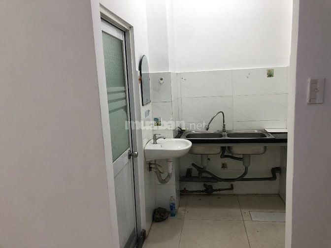 "Chung cư Nguyễn Kim quận 10 lô R lầu 2 thang bộ 50m 2 phòng ngủ".