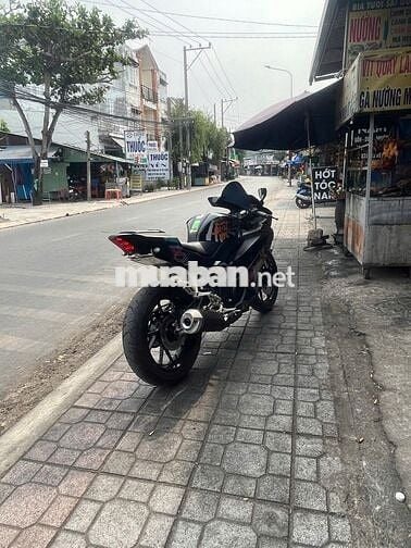 R15 V3 2022 odo 10.000kmn