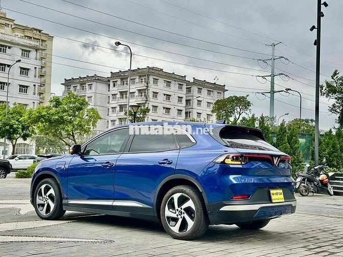 VinFast VF8 Eco mua pin CATL