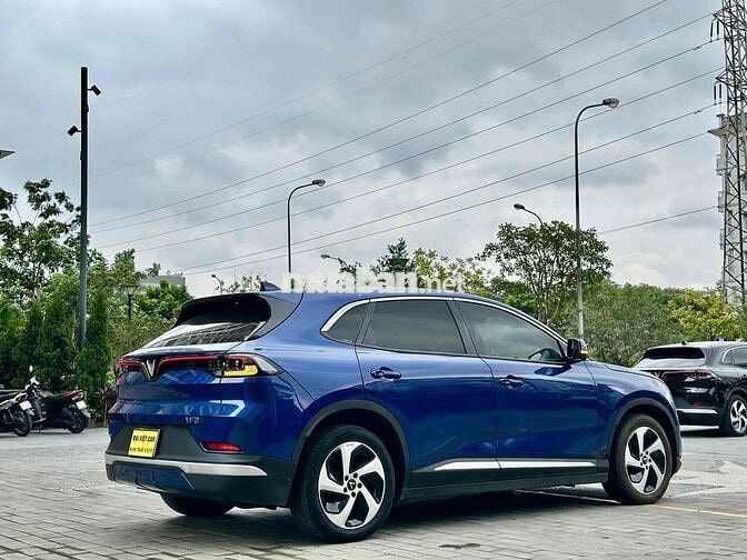 VinFast VF8 Eco mua pin CATL