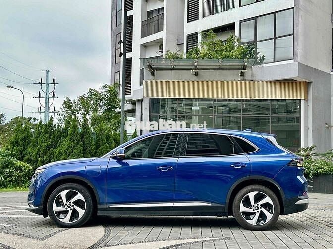 VinFast VF8 Eco mua pin CATL