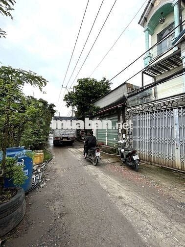 NHÀ MỚI ĐÚC 1 LẦU ĐƯỜNG XE HƠI4X34 ĐƯỜNG 833B. XÃ PHƯỚC VÂN. CẦN ĐƯỚC.