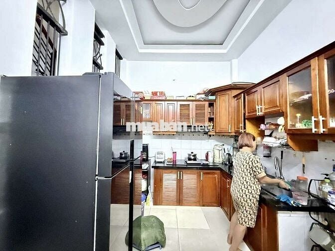 BÁN GẤP NHÀ NGUYỄN VĂN QUÁ - GẦN CHỢ CẦU- QUA Gò VẤP 2P