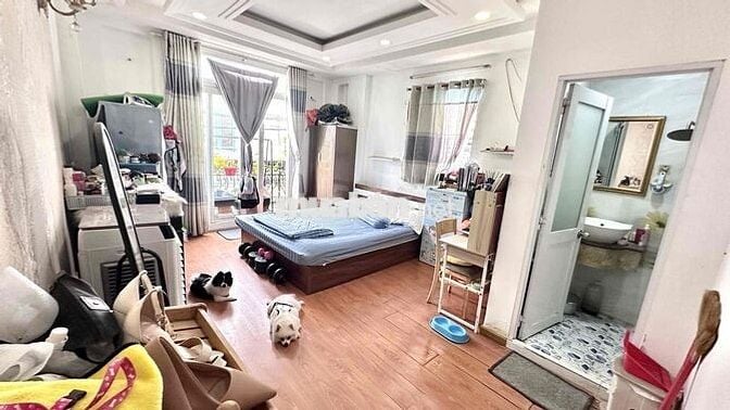 Chính chủ cho thuê phòng cực đẹp, rộng có ban công, giờ tự do