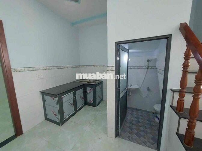 NHÀ 3 PHÒNG , DT: 4m*12m GIÁ BÁN: 650TR