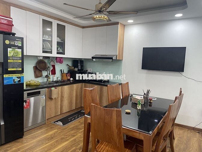 Bán nhà đẹp 5 lầu mặt tiền bàu cát 2