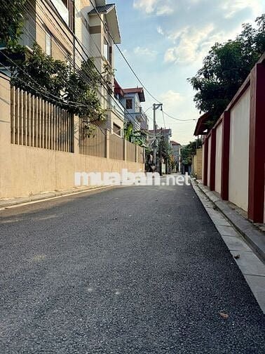 OTO ĐỖ CỬA -ĐẤT VUÔNG VẮN -CÁCH KHU ĐẤU GIÁ 100M- CÔNG VIÊN KIM QUY