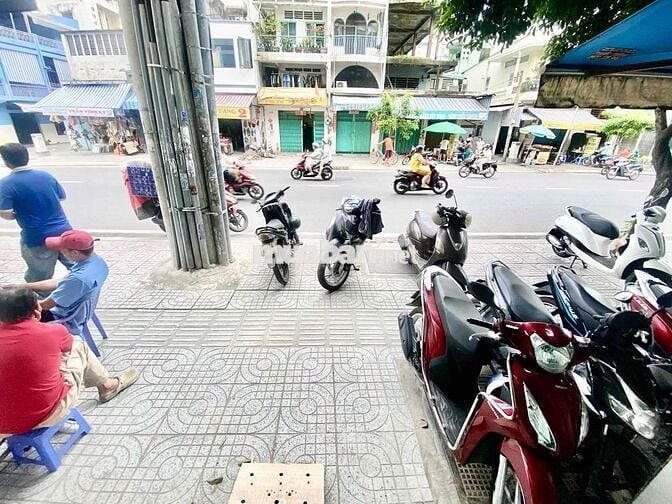 mặt bằng đường 2 chiều gần ngã ba