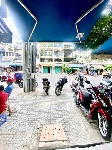 mặt bằng đường 2 chiều gần ngã ba