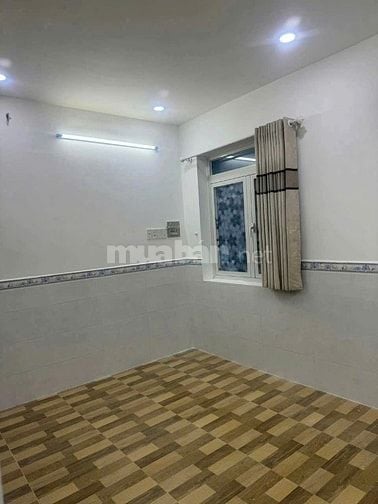 Cho thuê nhà nguyên căn 2 lầu  , 11tr/th  , p Bình Trưng Tây 