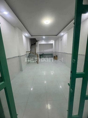 Cho thuê nhà nguyên căn 2 lầu  , 11tr/th  , p Bình Trưng Tây 