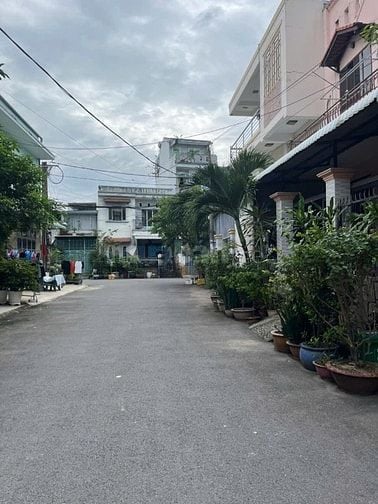 Cho thuê nhà nguyên căn 2 lầu  , 11tr/th  , p Bình Trưng Tây 