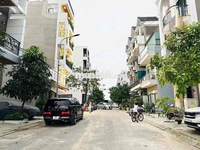 Cho Thuê Nhà Mới Xây DT 220m2 1Trệt 1Lửng 3Lầu 5Pn 6Wc Hẻm 12m Đổ Ôtô