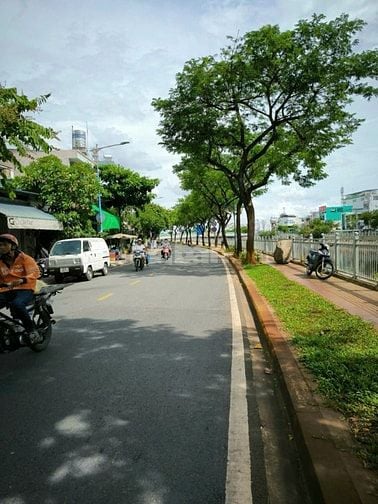 ☎Ngộp bank bán nhà mặt tiền Lò Gốm , 3 tấm , quận 6