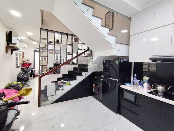 Kẹt tiền cần bán gấp căn nhà quận Thủ Đức (46,2m2)SHR 