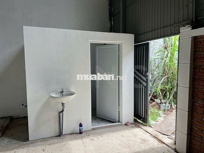 Kho xưởng 400m² có điện 3 pha, trong KDC Ngân Thuận