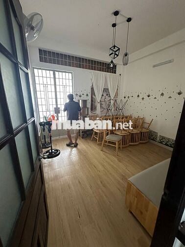 Cho thuê nhà nguyên căn kinh doanh, văn phòng. P.14, Q. Tân Bình