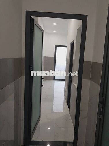 Phòng mới xây Cách bến xe Quận 8 chỉ 500m, gần siêu thị Co-op, Winm