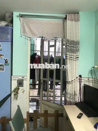 Nhà 2 tầng, hẻm xe hơi, 2 PN 2 toilet, ngay chân cầu Nguyễn Văn Cừ,