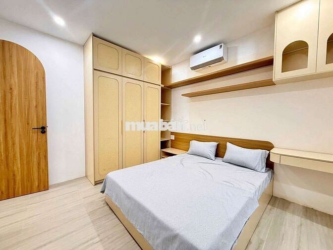 Siêu phẩm kiệt oto Tôn Đản, 100m2 kẹp kiệt thoáng. 3 pn, giá 4ty650