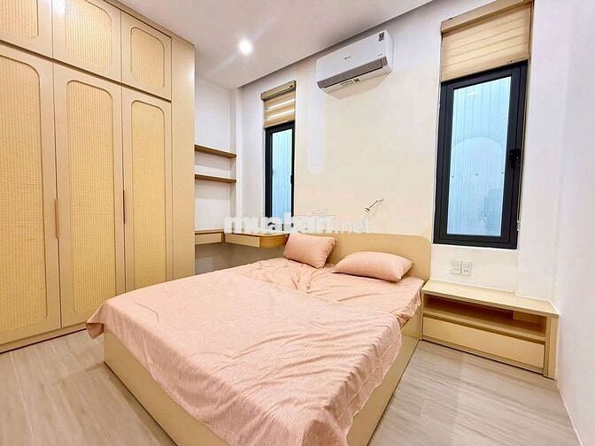 Siêu phẩm kiệt oto Tôn Đản, 100m2 kẹp kiệt thoáng. 3 pn, giá 4ty650