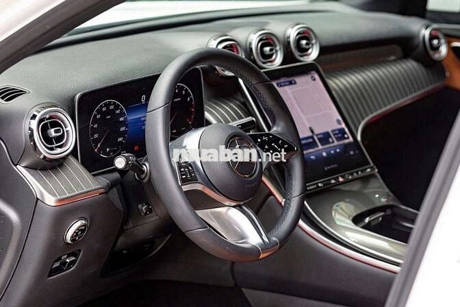 E cần bán Mercedes GLC200 4Matic sx 2023