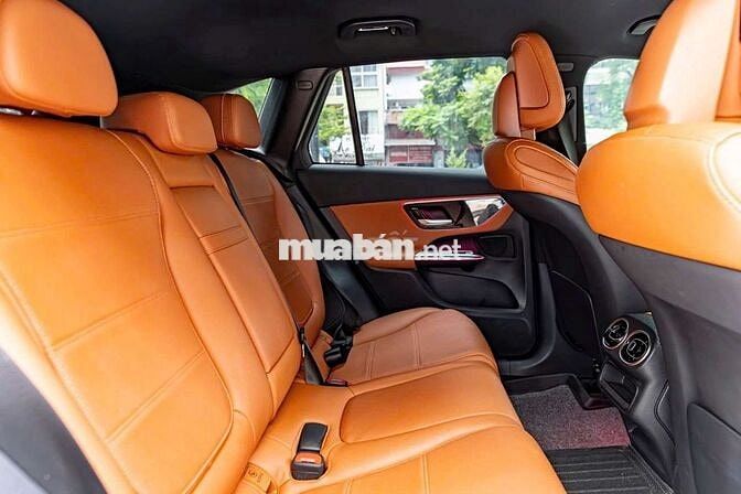 E cần bán Mercedes GLC200 4Matic sx 2023