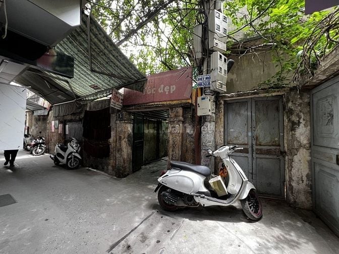 Đường Láng – Đống Đa – Ô TÔ – 84 M2 – C4 – MT 6 M – Giá 16.5 Tỷ. 