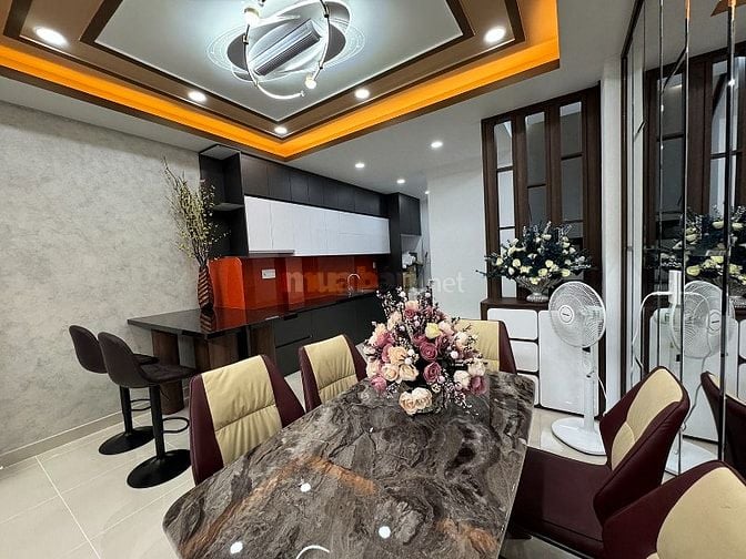 3 lầu,full nội thất cao cấp,xe tải đổ cách nhà 20m khu VIP Quang Trung