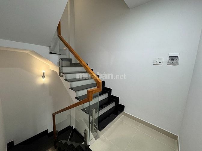 3 lầu,full nội thất cao cấp,xe tải đổ cách nhà 20m khu VIP Quang Trung