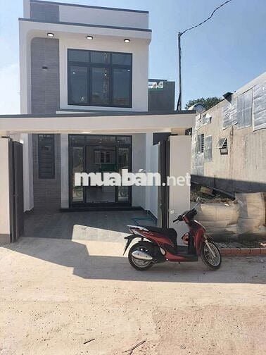 Nhà trệt lầu lửng phong cách hiện đại cách trường cấp 2 phú hòa 800m