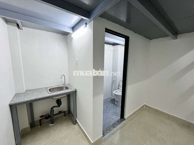 CHO THUÊ PHÒNG MỚI 100% SẴN MÁY LẠNH GẦN ĐẠI LỘ VÕ VĂN KIỆT