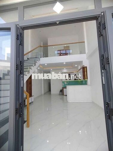 Nhà trệt lầu lửng phong cách hiện đại cách trường cấp 2 phú hòa 800m