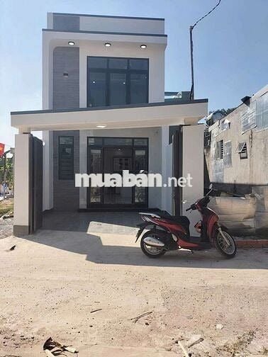 Nhà trệt lầu lửng phong cách hiện đại cách trường cấp 2 phú hòa 800m