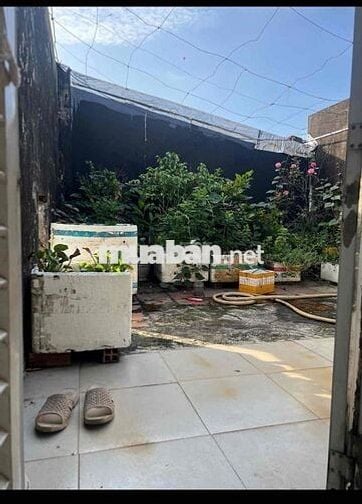 cc có sân vườn rộng. gần Âu Cơ