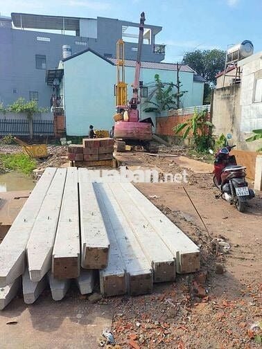 Nhà trệt lầu lửng phong cách hiện đại cách trường cấp 2 phú hòa 800m