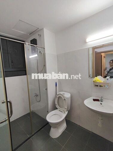 cần bán căn hộ 3PN-2WC, căn góc, full nội thất, nhà mới, giá 2 tỷ550