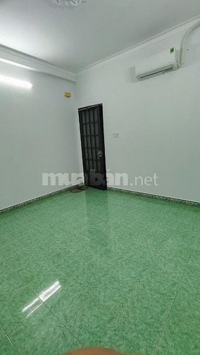 Cho thuê phòng tầng 1 đã có sẵn máy lạnh - 152 đường số 39, P.Tân Hưng