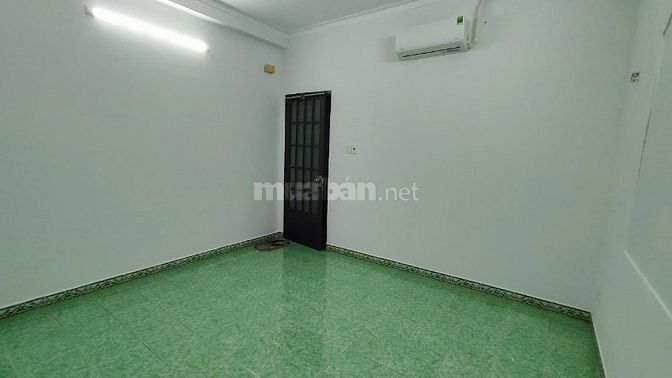 Cho thuê phòng tầng 1 đã có sẵn máy lạnh - 152 đường số 39, P.Tân Hưng