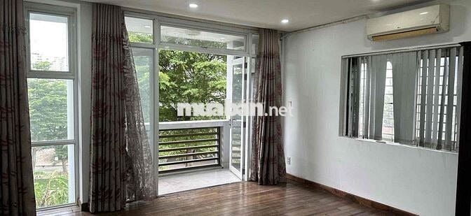 Cho thuê căn hộ 65m2, tầng 2, khu vực trung tâm quận 7, gần trường đại