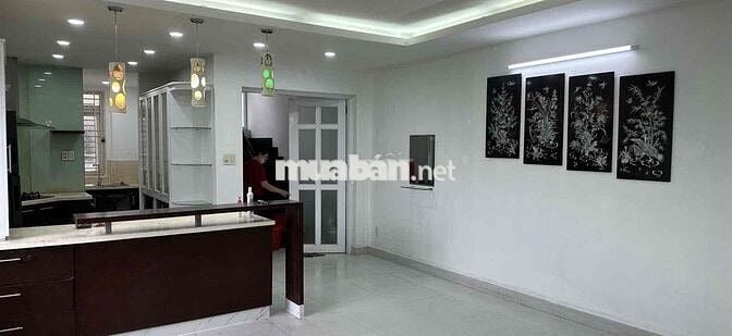 Cho thuê căn hộ 65m2, tầng 2, khu vực trung tâm quận 7, gần trường đại