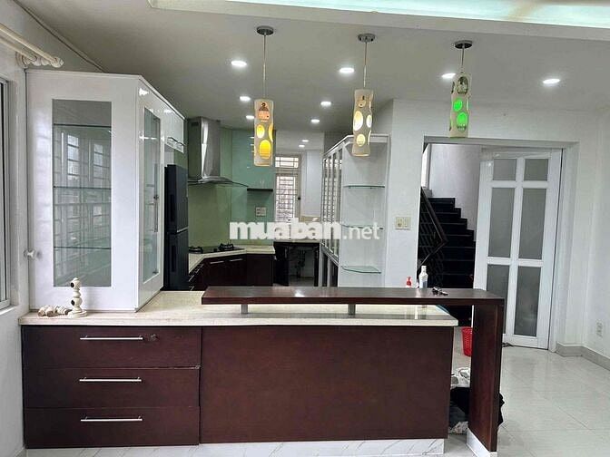 Cho thuê căn hộ 65m2, tầng 2, khu vực trung tâm quận 7, gần trường đại