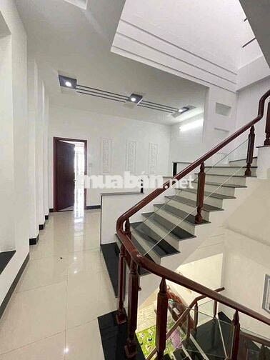 Nhà 2 lầu full nội thất KDC Hưng Phú 1