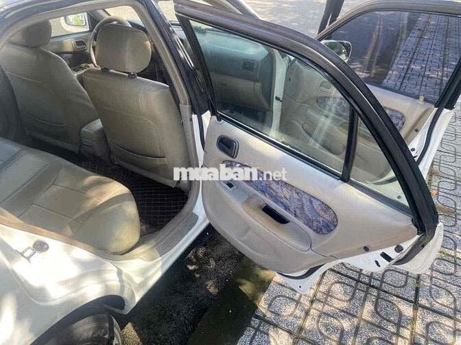 Toyota Corolla 1.6 Trắng 5 chỗ