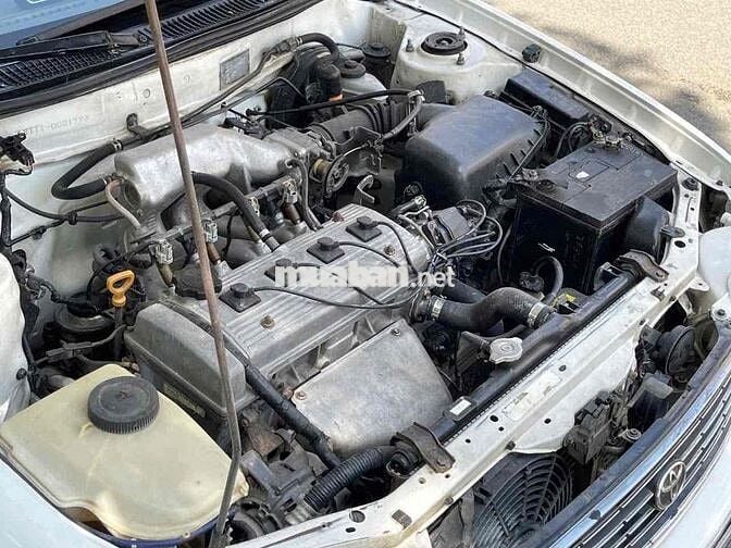 Toyota Corolla 1.6 Trắng 5 chỗ