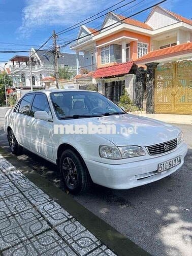 Toyota Corolla 1.6 Trắng 5 chỗ