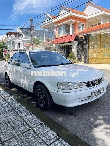 Toyota Corolla 1.6 Trắng 5 chỗ