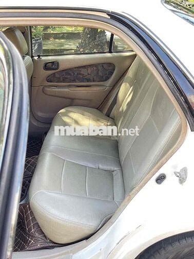 Toyota Corolla 1.6 Trắng 5 chỗ