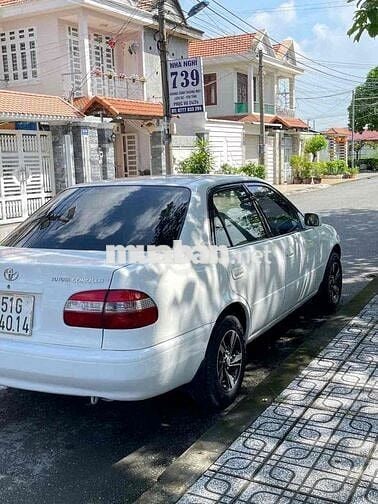 Toyota Corolla 1.6 Trắng 5 chỗ
