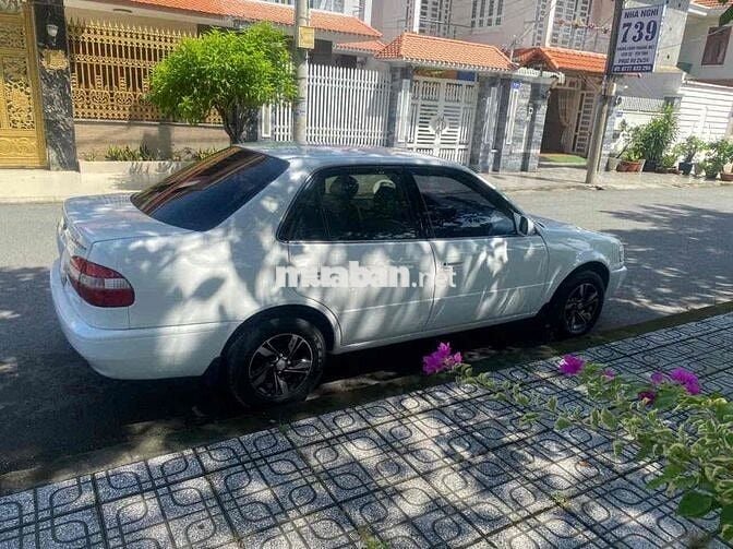 Toyota Corolla 1.6 Trắng 5 chỗ